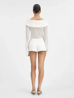 De gebreide shorts met plooien