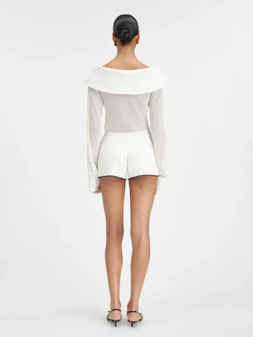 De gebreide shorts met plooien