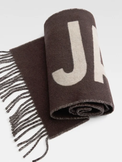 De Jacquemus sjaal