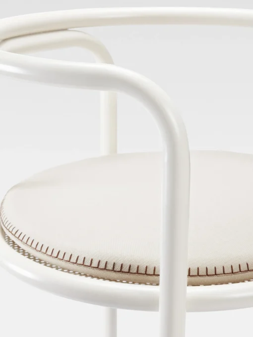 Locus Solus stoel Gae Aulenti Jacquemus+Exteta